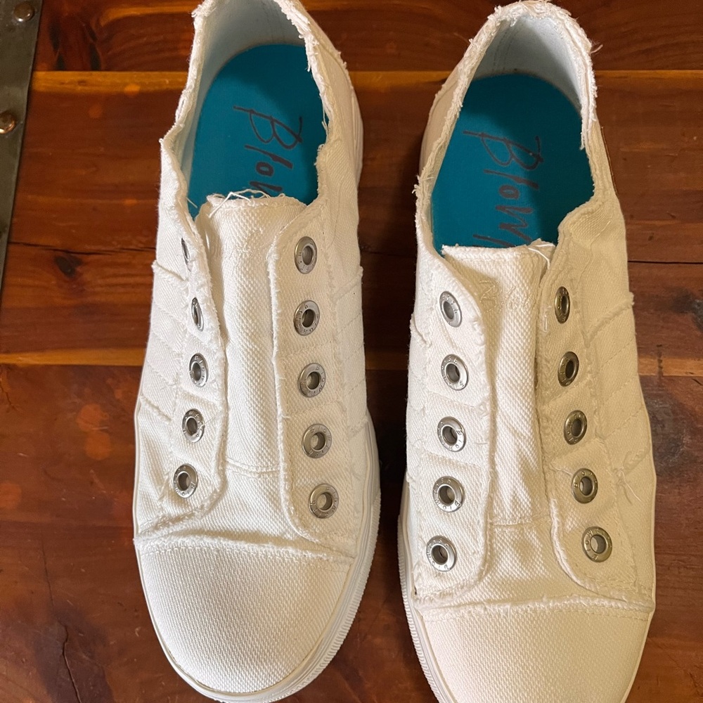 Blowfish White Elastic Band slip-on Sneakers